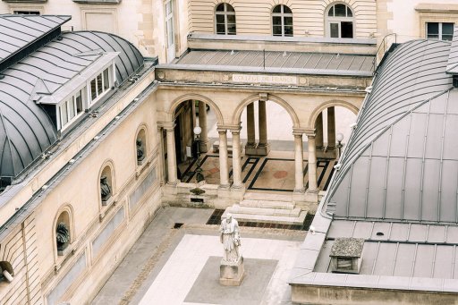 La cour Letarouilly. Vue du site Marcelin-Berthelot depuis la Sorbonne