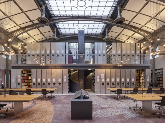 Vue de la salle de lecture de la bibliothèque Claude Lévi-Strauss à l’Institut de Civilisations